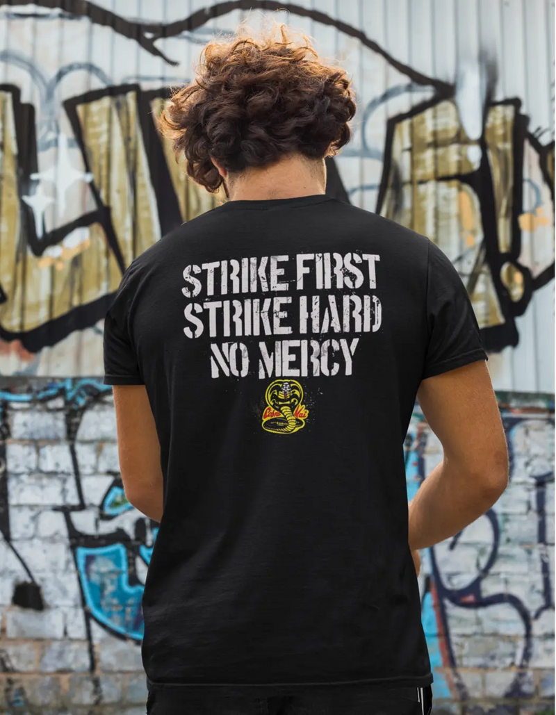 Camiseta Algodão Premium Karatê Kid - Cobra Kai Strike Fisrt